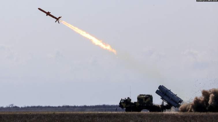 Українські військові на Донбасі збили російський вертоліт і штурмовик 