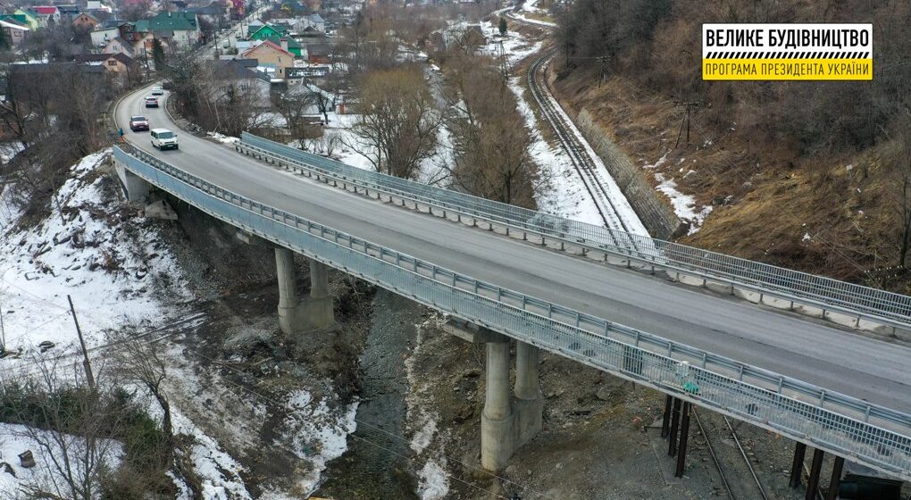 На мосту в Делятині завершили основні ремонтні роботи (ФОТОФАКТ)
