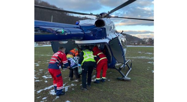 Гелікоптер Нацполіції доставив хвору 14-річну дівчинку з Яремче у Львів (ФОТО)
