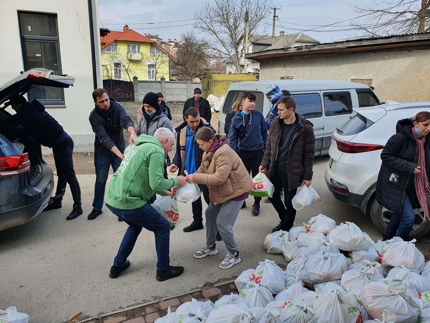 1 500 наборів першої потреби зібрав франківський Карітас для постраждалих від війни (ФОТО)