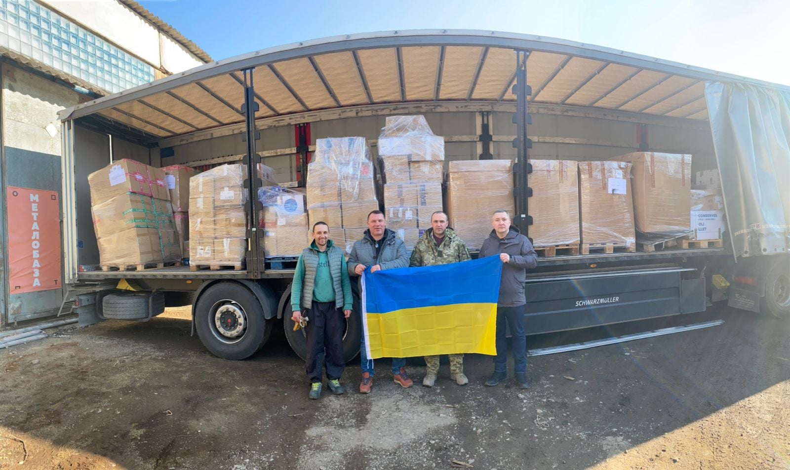 На Верховинщину прибули дві вантажівки із гуманітарною допомогою з  Барселони (ФОТО)