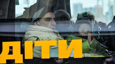 Україна та РФ погодили евакуацію шістьма “зеленими” коридорами