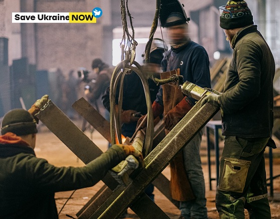  В Івано-Франківську виробляють протитанкові «їжаки» (ФОТО)