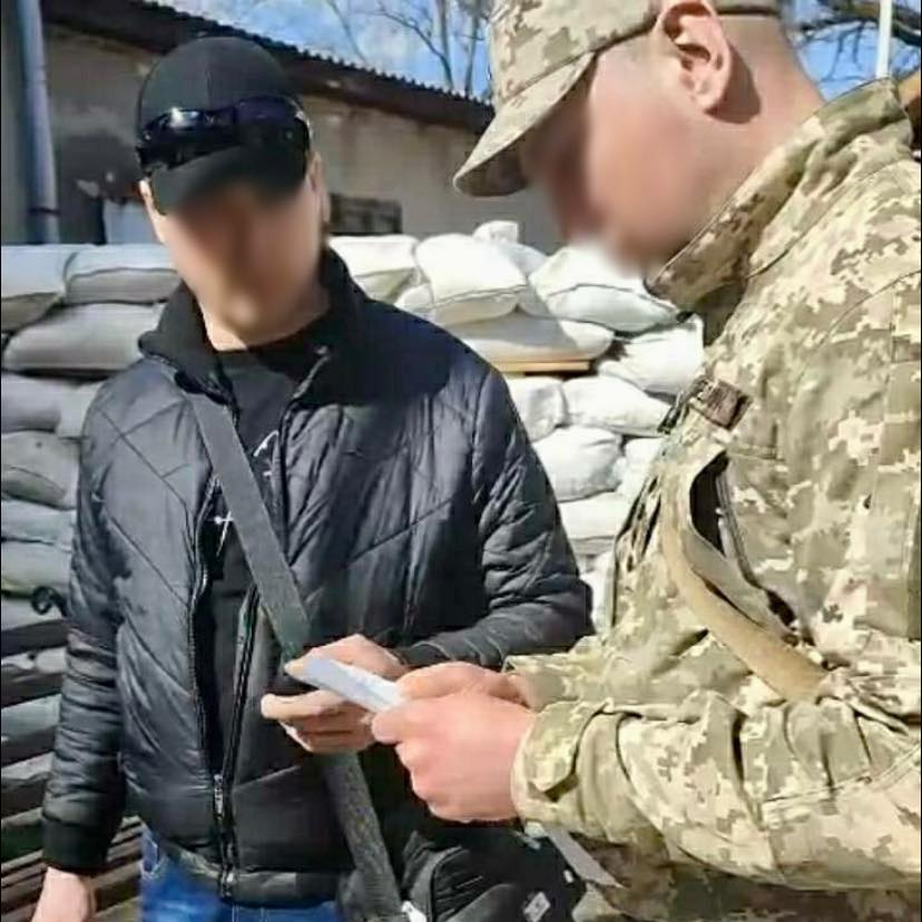 Водій, який у Коломиї на повну гучність слухав музику та порушував спокій, отримав повістку від військкомату (ФОТО)