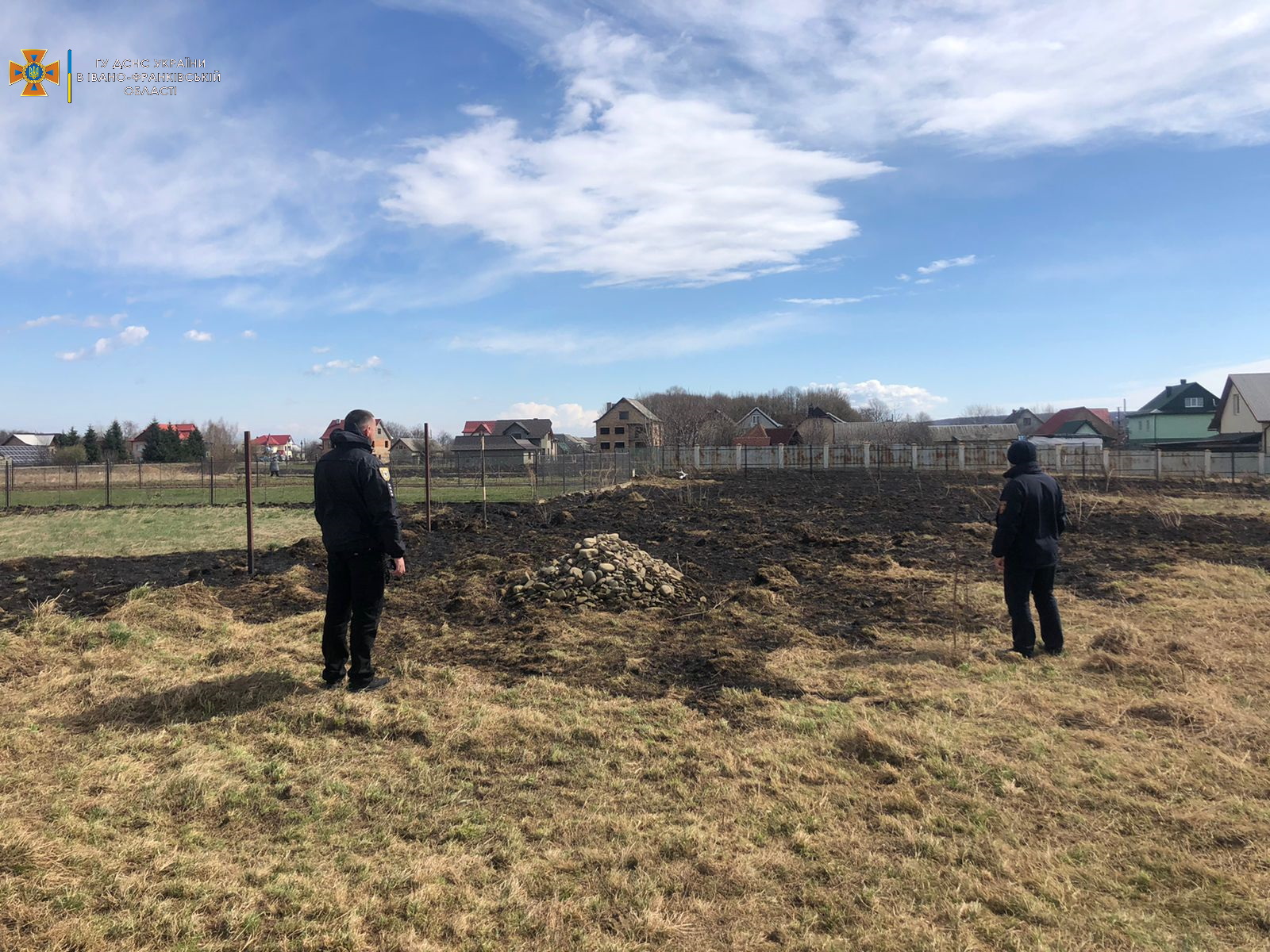 Палія трави спіймали на Надвірнянщині. Влаштована пожежа коштувала йому трьох тисяч гривень (ФОТО)