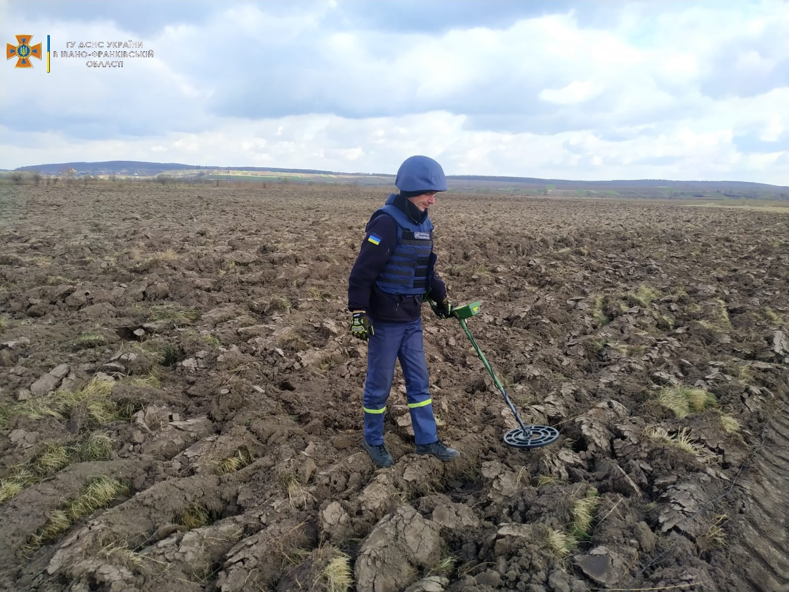 За добу прикарпатські піротехніки знешкодили артснаряд і мінометну міну часів Другої світової (ФОТО)