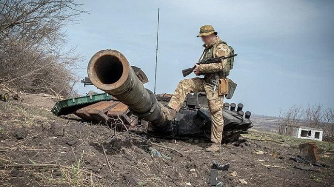 Захисники України вже знищили 205 російських літаків, 1 303 танки та 29 350 окупантів — Генштаб