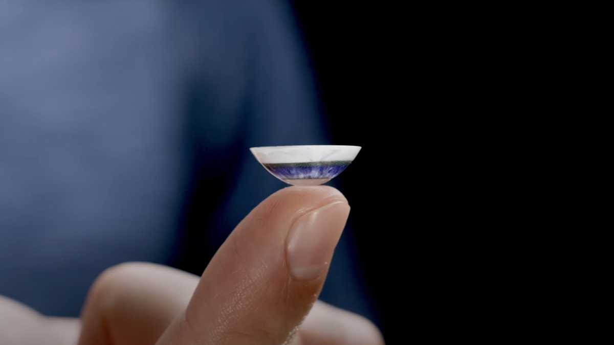 Представили перші в світі контактні лінзи з доповненою реальністю (ФОТО, ВІДЕО)