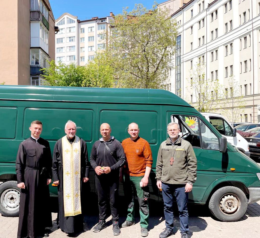 Митрополит Війтишин благословив ще одне авто для захисників. Кошти на машину зібрали парафіяни з Калущини (ФОТО)