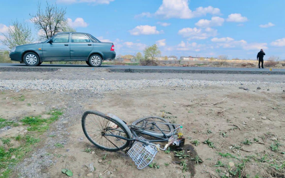 У Калуші під колеса авто потрапив 72-річний велосипедист. Чоловік не вижив (ФОТО)
