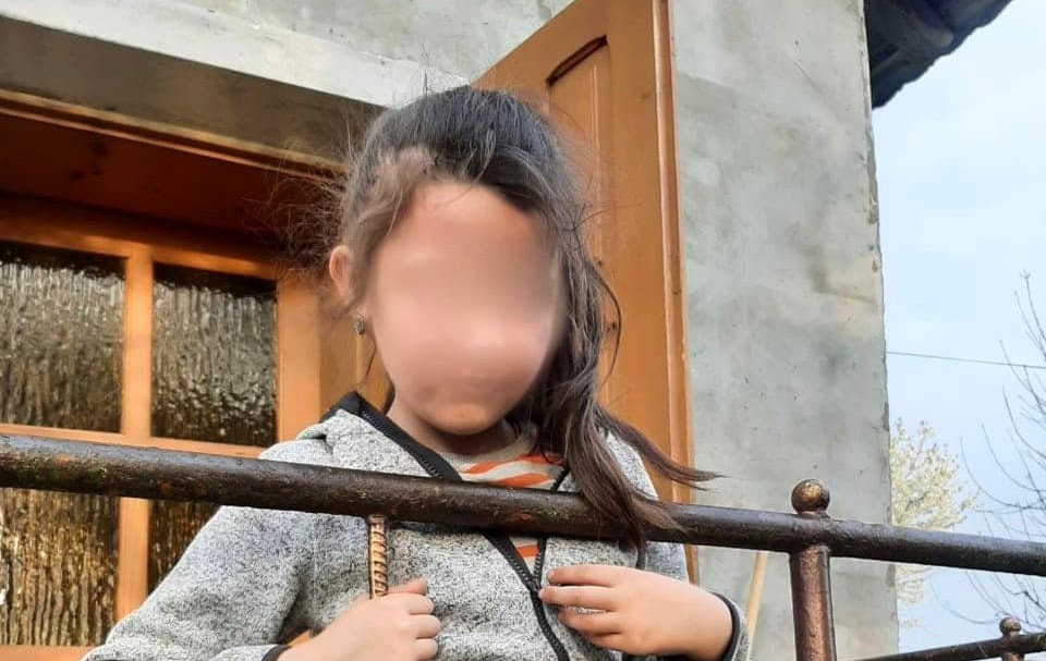 На Тисмениччині жінка дорогою додому загубила семирічну доньку. Дівчинка вирішила переночувати у подруги (ФОТО)