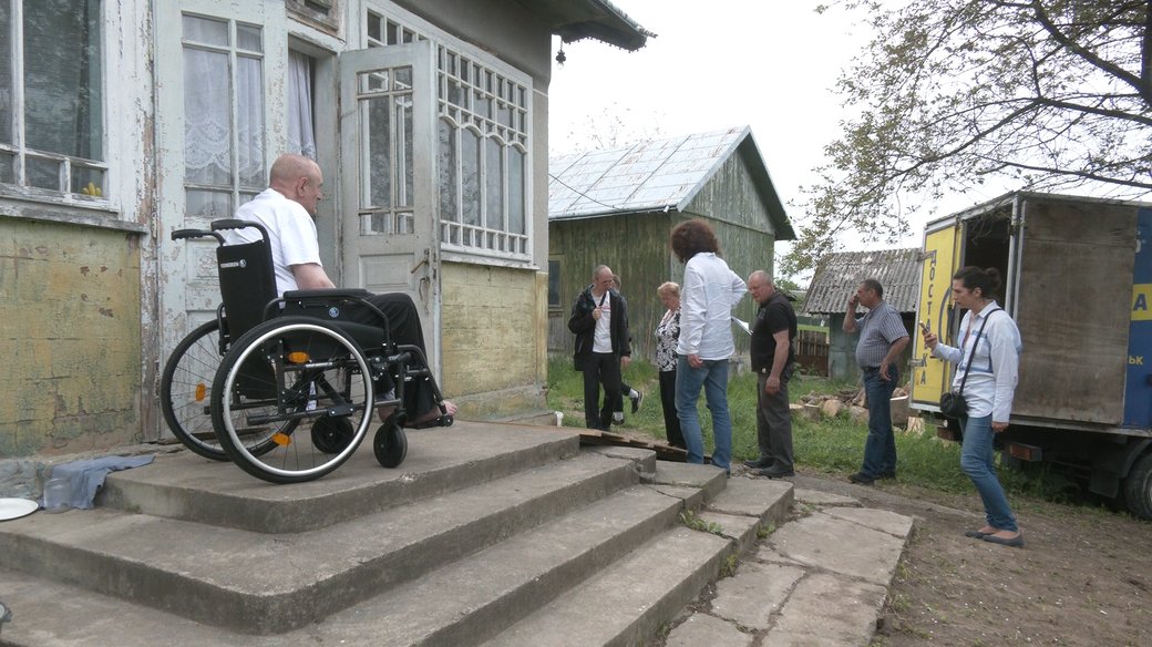 На Івано-Франківщині у покинутих будинках облаштовують домівки для переселенців з інвалідністю (ФОТО)