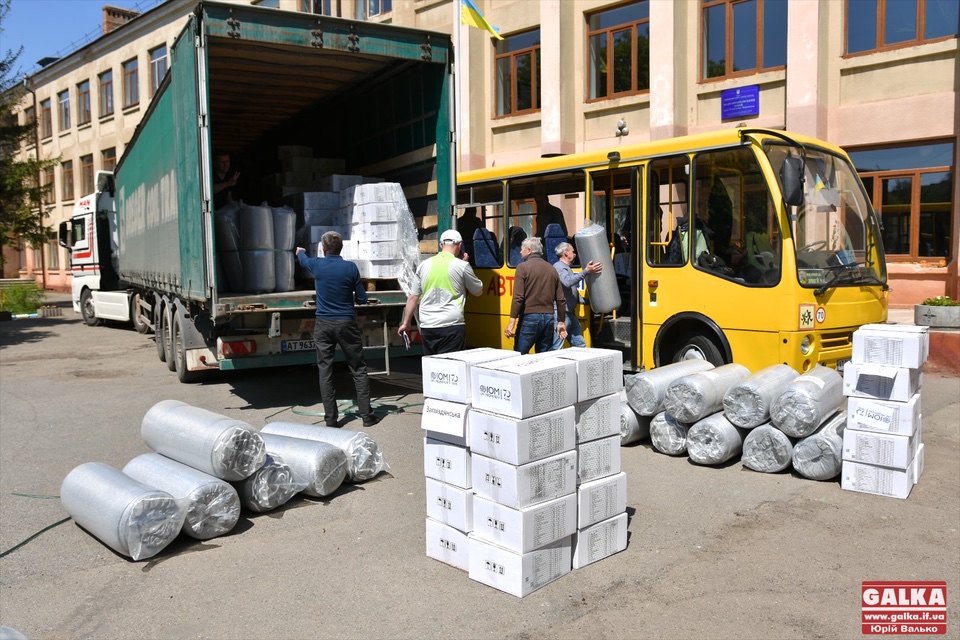 Допомога для переселенців: майже 7000 матраців і 2000 кухонних наборів отримали громади Прикарпаття від Міжнародної організації з міграції ООН (ФОТО)