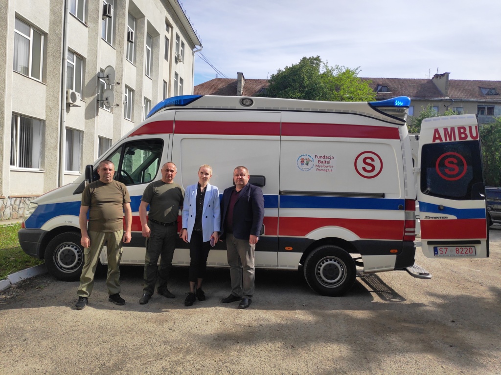 Автомобіль швидкої допомоги отримав Тлумач від Польщі (ФОТО)