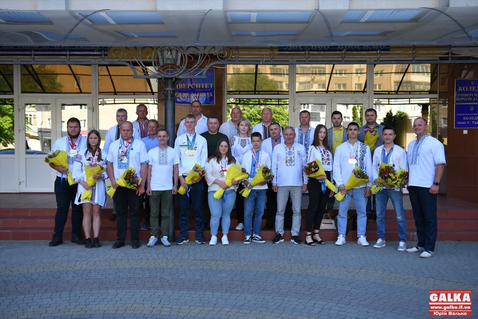 У Франківську привітали переможців Дефлімпійських ігор та чемпіонатів Європи з таеквондо і пауерліфтингу (ФОТО)