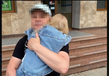 У центрі Франківська загубилася дитина – її допомогли знайти патрульні (ФОТОФАКТ)