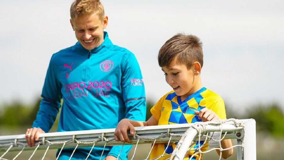 Зінченко зіграв у футбол із 10-річним біженцем із України на базі МанСіті: зворушливі фото