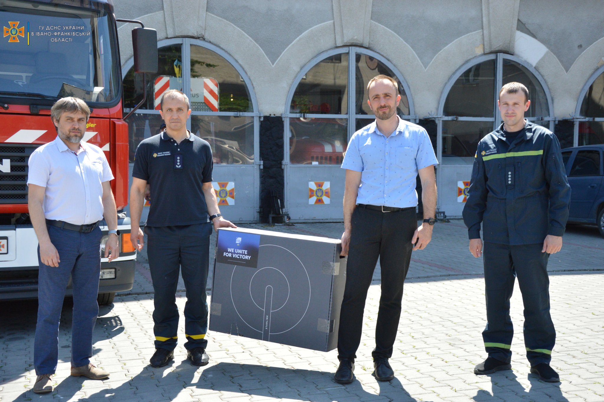 Прикарпатські надзвичайники отримали комплект швидкісного інтернету Starlink (ФОТО)