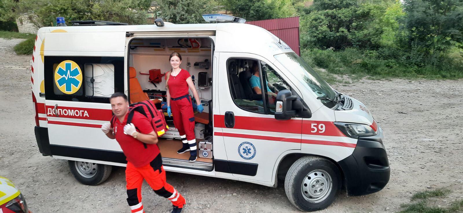 У Вовчинецьких горах розбилася велосипедистка: її рятували ДСНС та екстрена медична допомога (ФОТО)