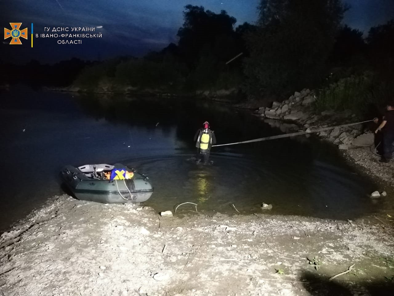 У Дністрі потонув 19-річний юнак. Тіло витягли рятувальники (ФОТО)