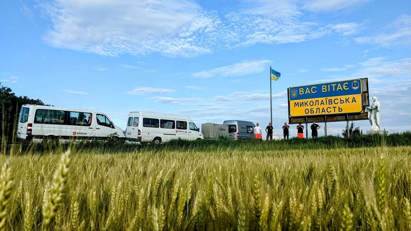 Їжу та мікроавтобус передали франківські благодійники Миколаївщині (ФОТО)