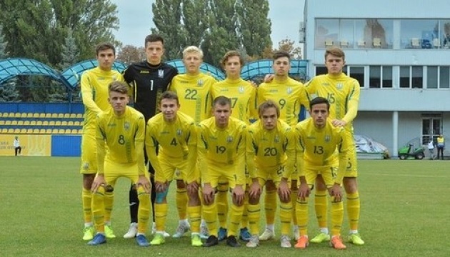 Двох прикарпатських футболістів викликали до лав збірної України U-19