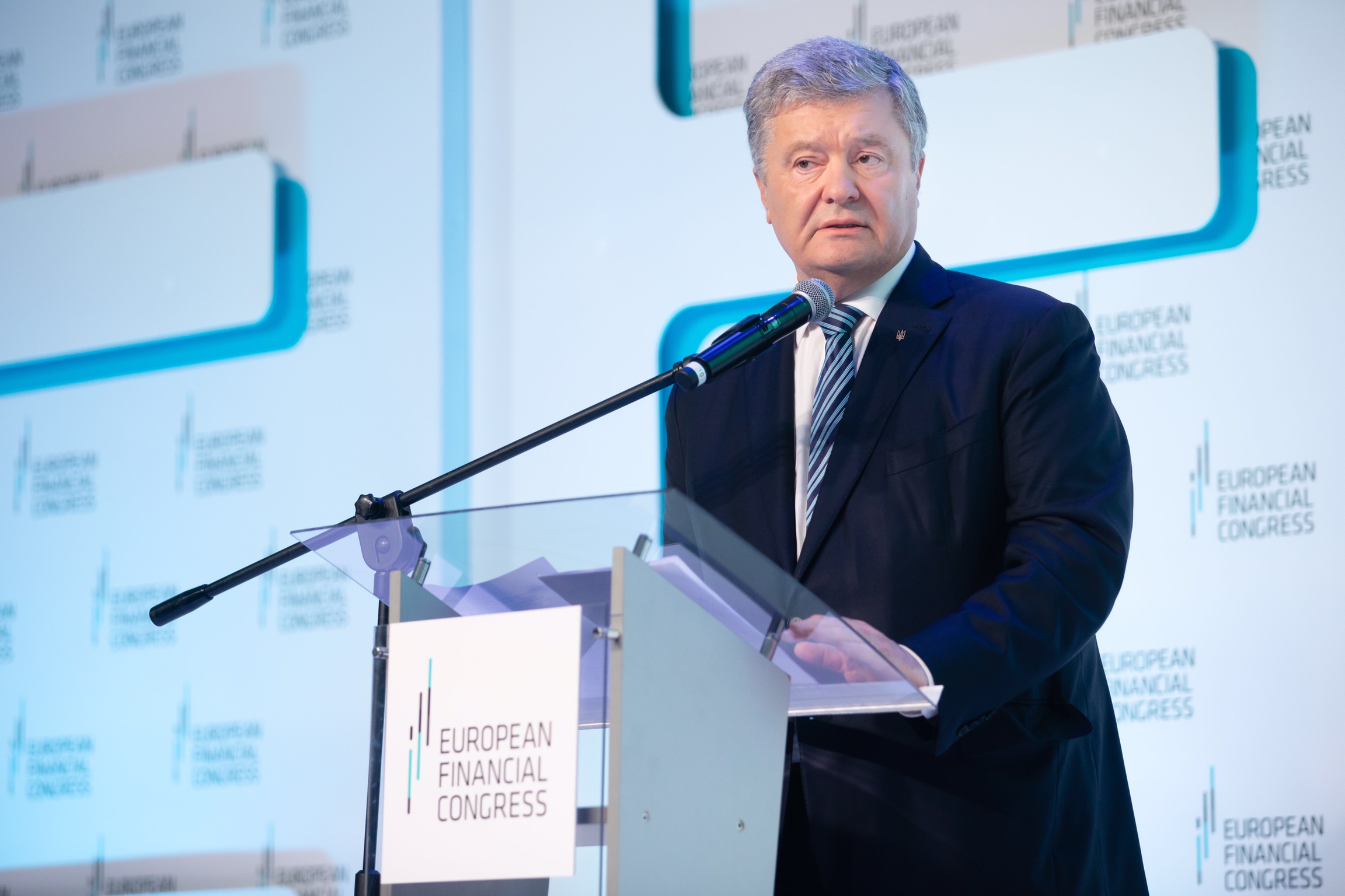 Виступ Порошенка на Європейському Фінансовому Конгресі зустріли оваціями – він презентував програму економічного відновлення України