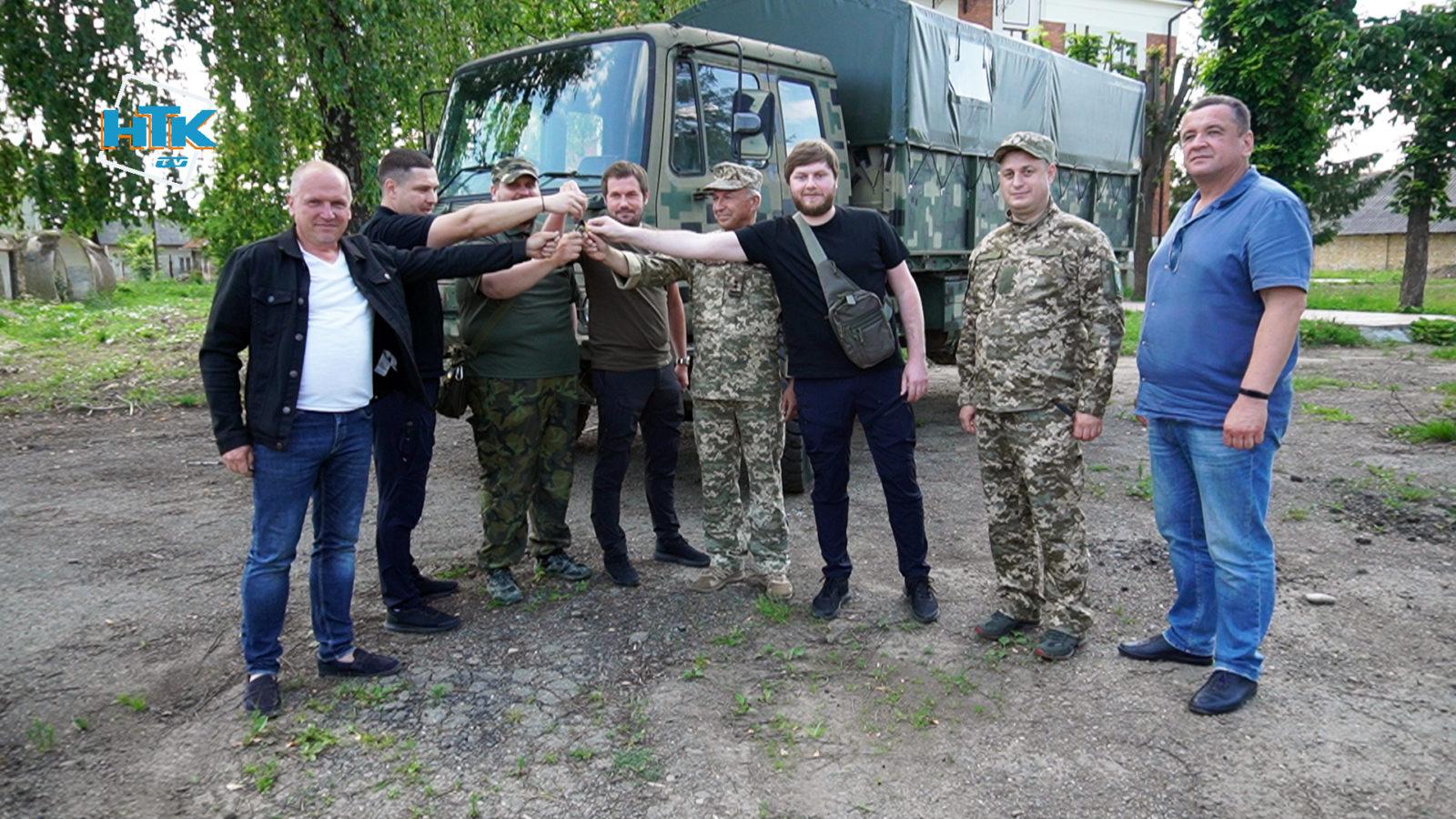 Благодійники з Коломиї придбали вантажівку для захисників (ВІДЕО)