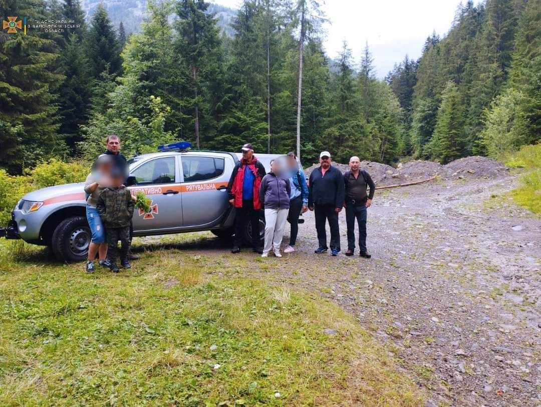Рятувальники розшукали групу туристів в горах на Прикарпатті