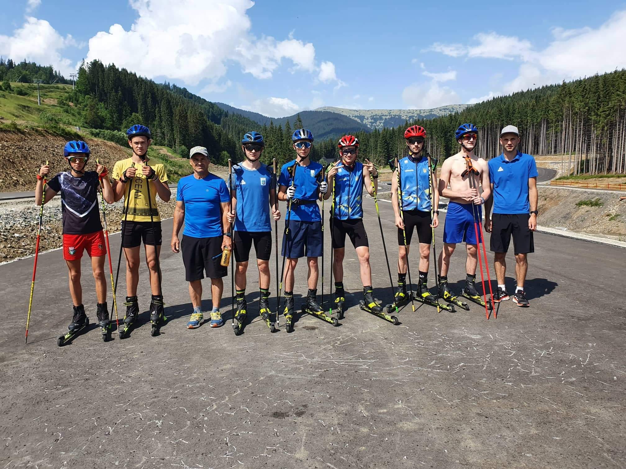 Українські лижники-двоборці у літніх Карпатах готуються до майбутніх змагань (ФОТО)