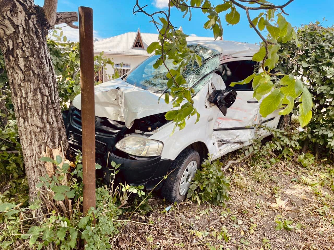 На Косівщині зіткнулися вантажівка та легковик. Троє людей отримали травми (ФОТО)