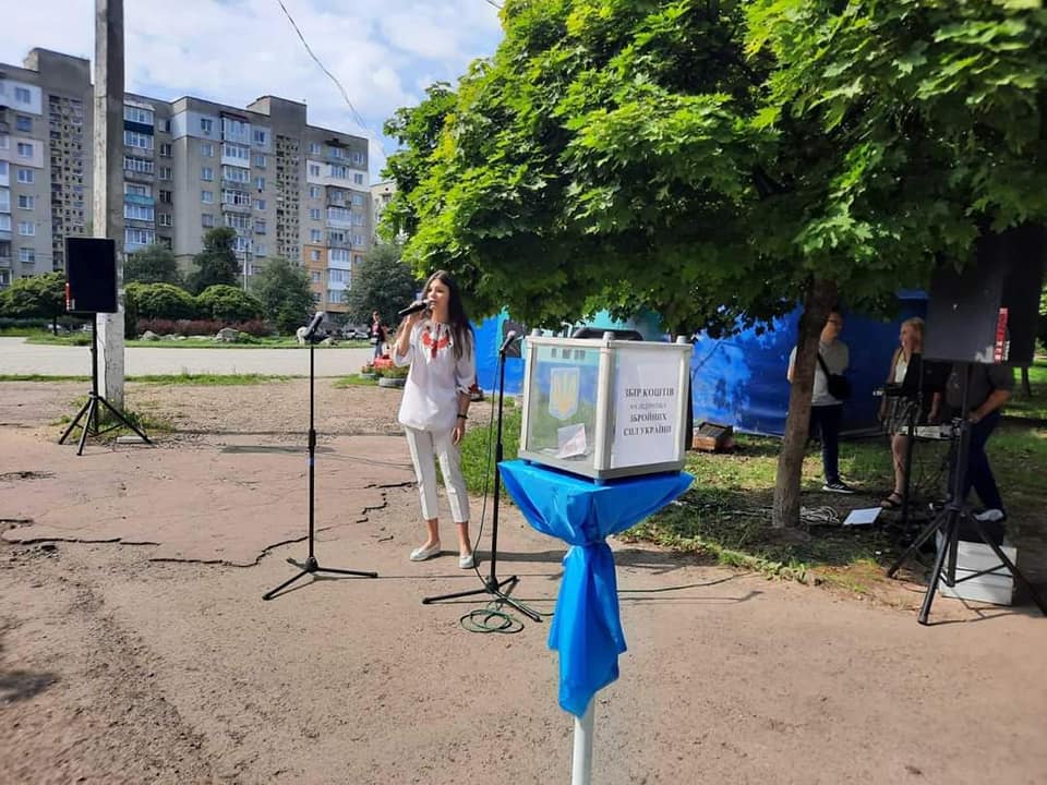 П’ять тисяч гривень для ЗСУ зібрали на вуличному концерті у Калуші (ФОТО)