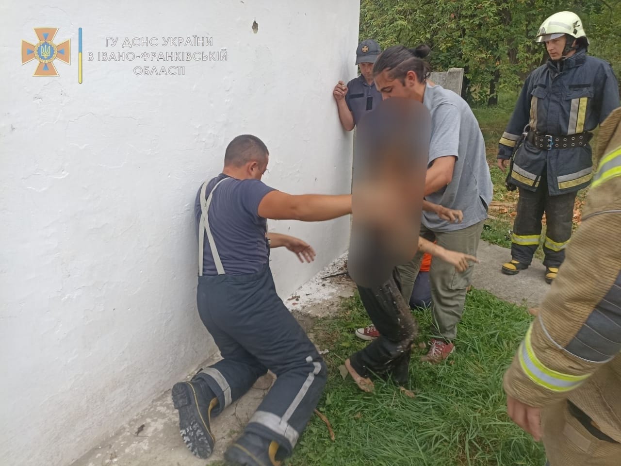 На Косівщині дитина провалилася у вигрібну яму – знадобилася допомога рятувальників (ФОТОФАКТ)