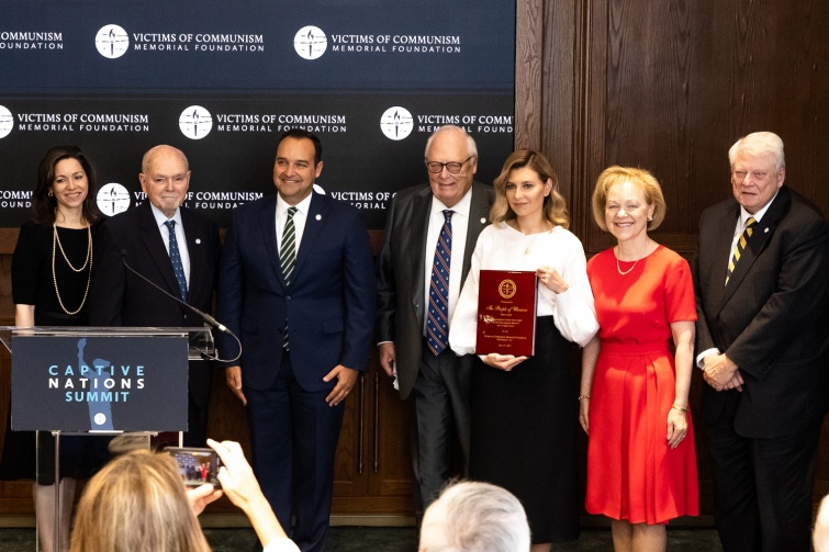 У США український народ нагородили премією Dissident Human Rights Award за боротьбу проти агресії рф
