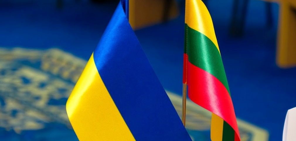 Литва надасть Україні десять бронемашин, боєприпаси й антидрони