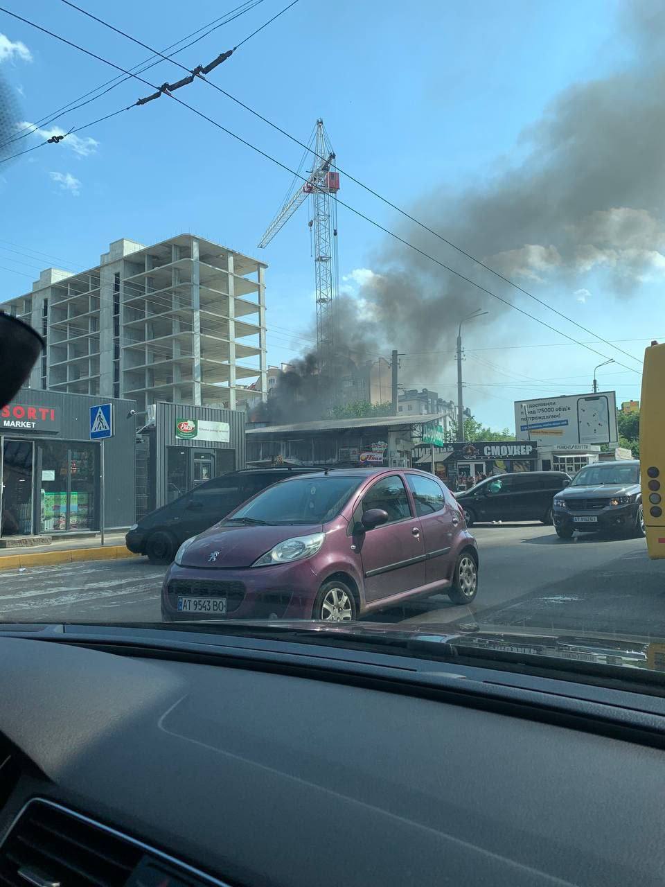 У Франківську пожежа на ринку в Пасічній (ФОТО, ВІДЕО)