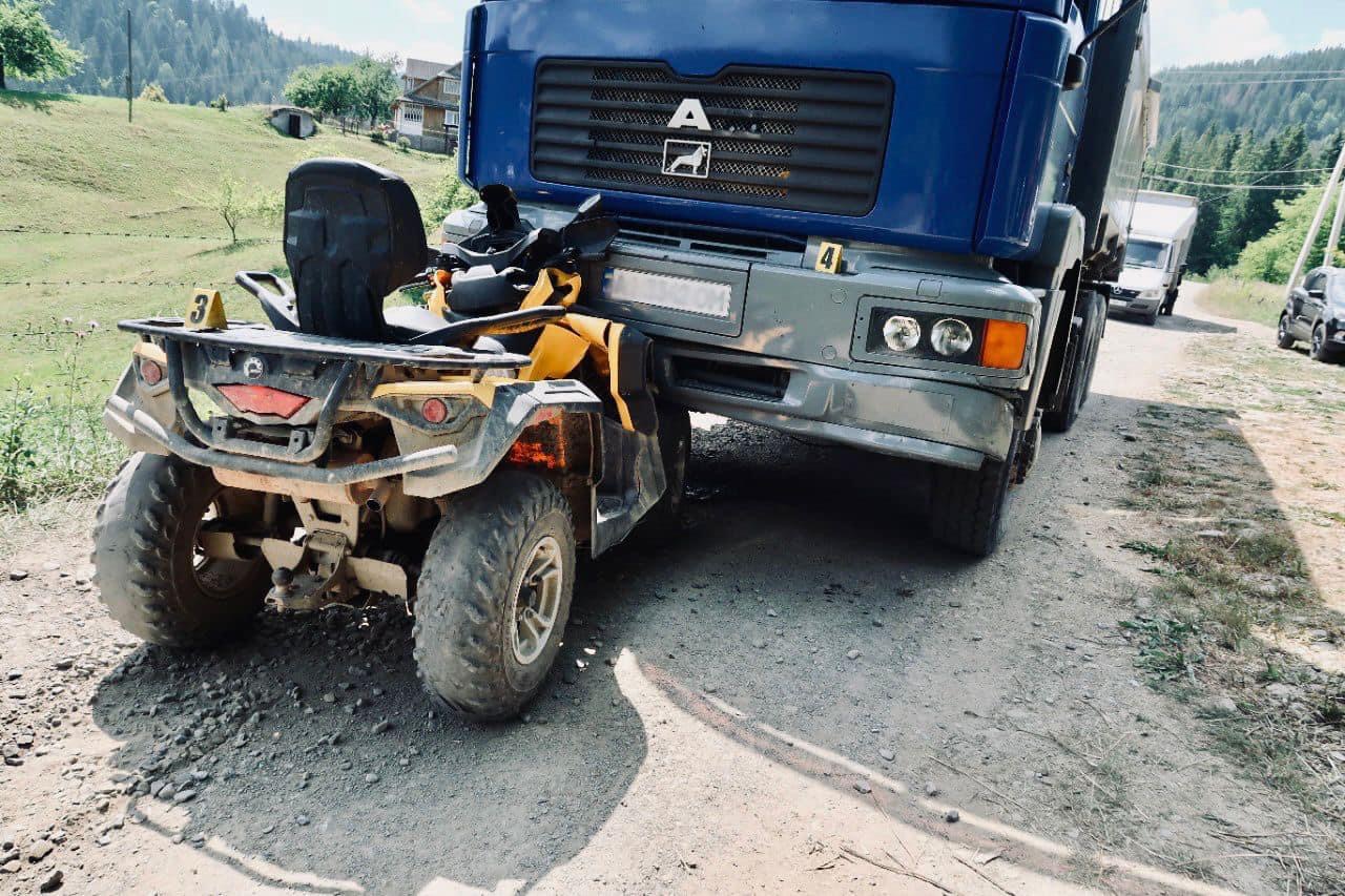 На Косівщині водій смертельно травмував лежачого чоловіка і втік (ФОТО)