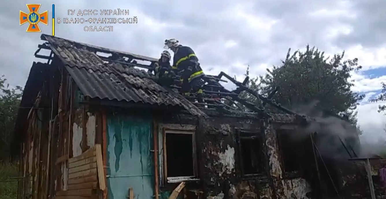 Мертву людину знайшли на пожежі в Косівському районі (ВІДЕО)