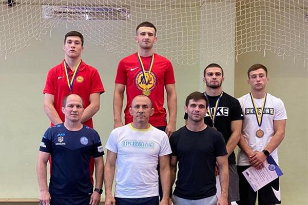 Два “золота”, дві “бронзи” й “срібло” вибороли прикарпатці на чемпіонаті України з вільної боротьби