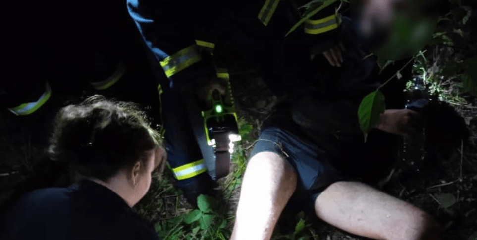 Вночі у Вовчинці рятувальники витягували чоловіка з канави річки (ФОТОФАКТ)