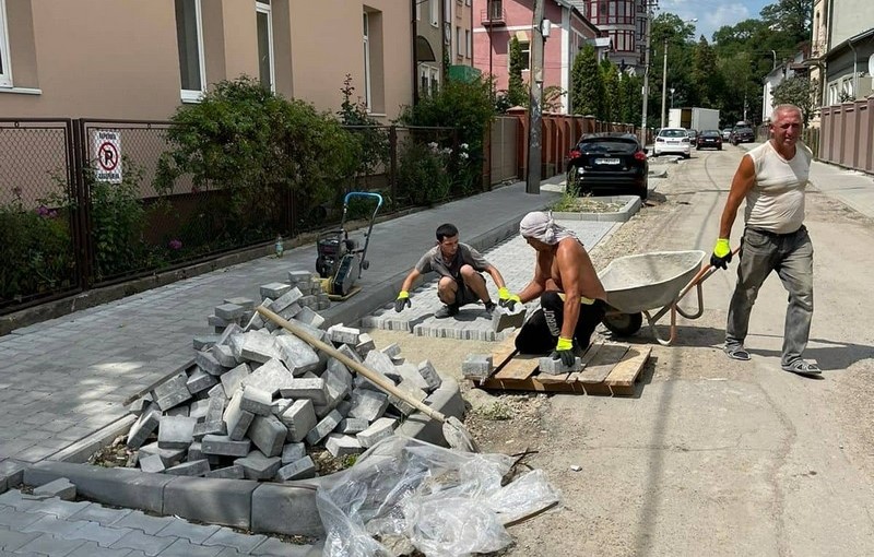 У Франківську за півтора мільйона гривень роблять безпечною вулицю Цьоклера (ФОТО)