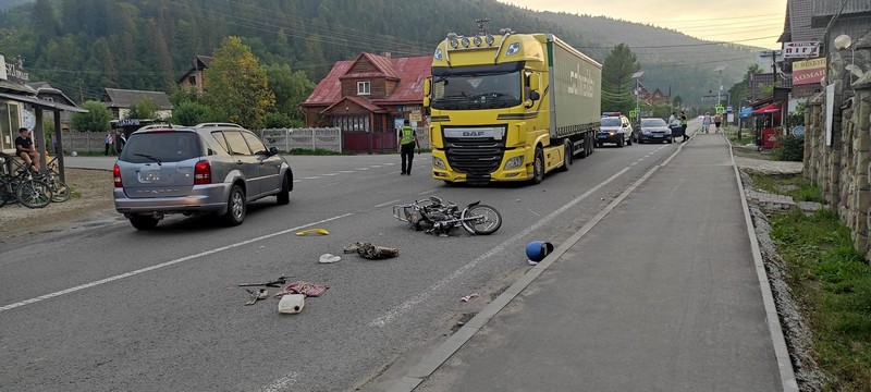 Помер мотоцикліст, який у Татарові потрапив під вантажівку (ФОТО)