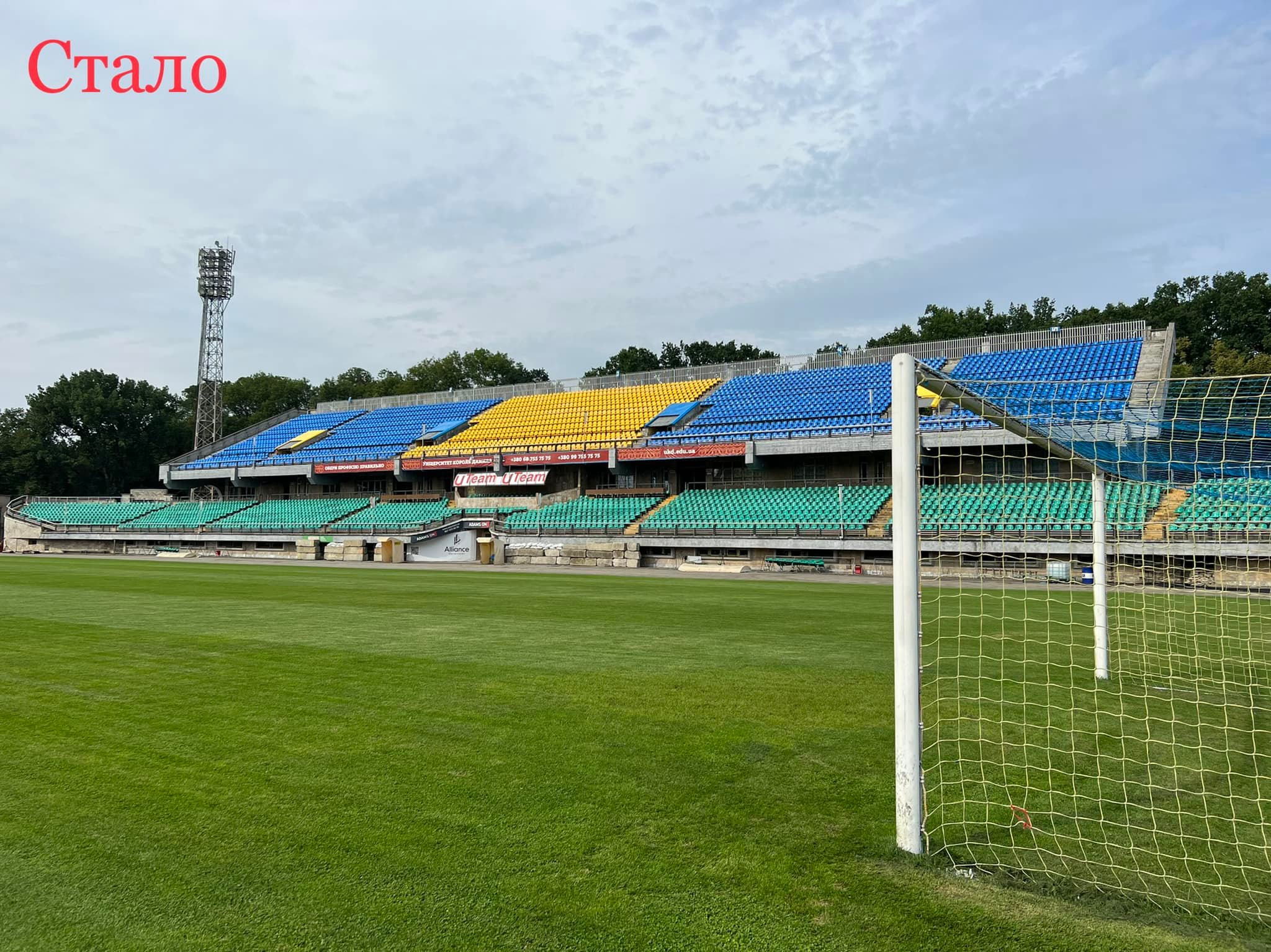 На стадіоні “Рух” оновили центральну трибуну (ФОТО)