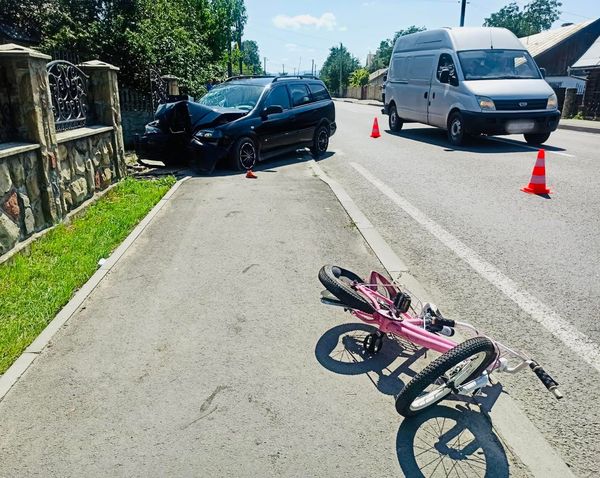 На Надвірнянщині семирічна велосипедистка потрапила під автівку (ФОТОФАКТ)