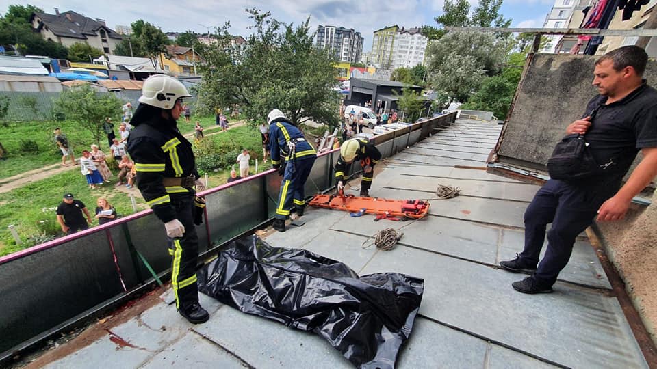 У Франківську 82-річний чоловік випав з вікна і загинув (ФОТОФАКТ)