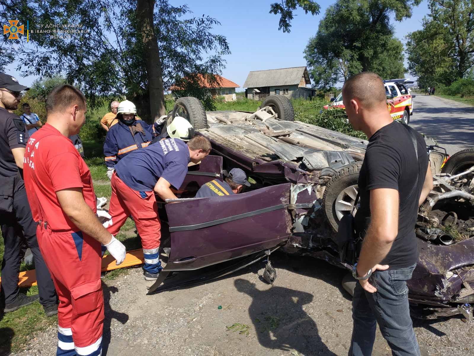 На Коломийщині перекинулася автівка, є постраждалий (ФОТОФАКТ)