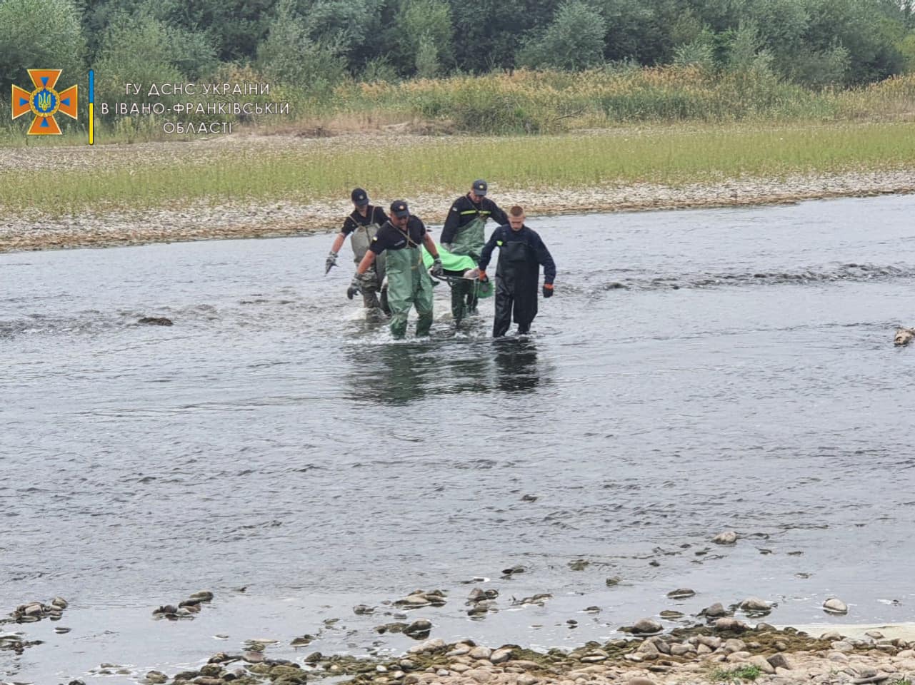 З річки Прут дістали тіло чоловіка: обставини смерті з’ясує поліція (ФОТОФАКТ)