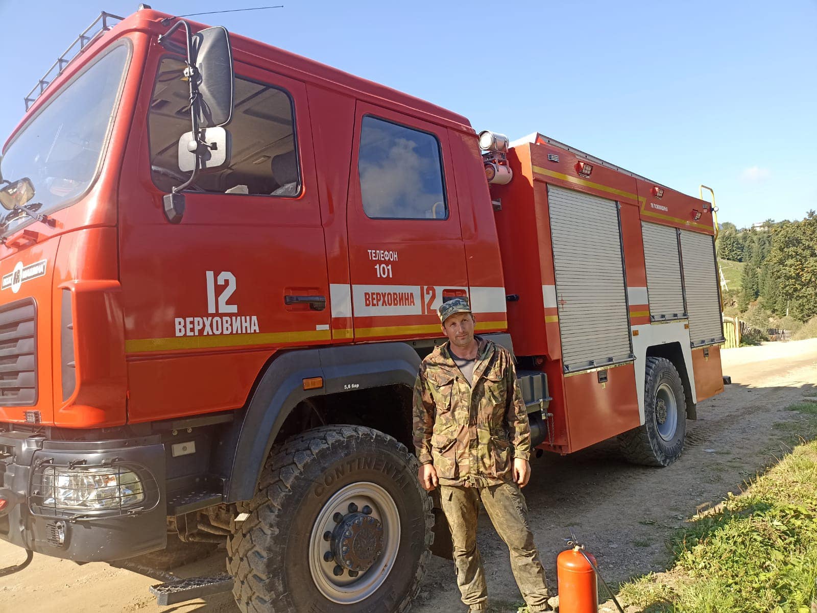 Прикарпатський рятувальник у позаробочий час загасив пожежу у їдальні ліцею