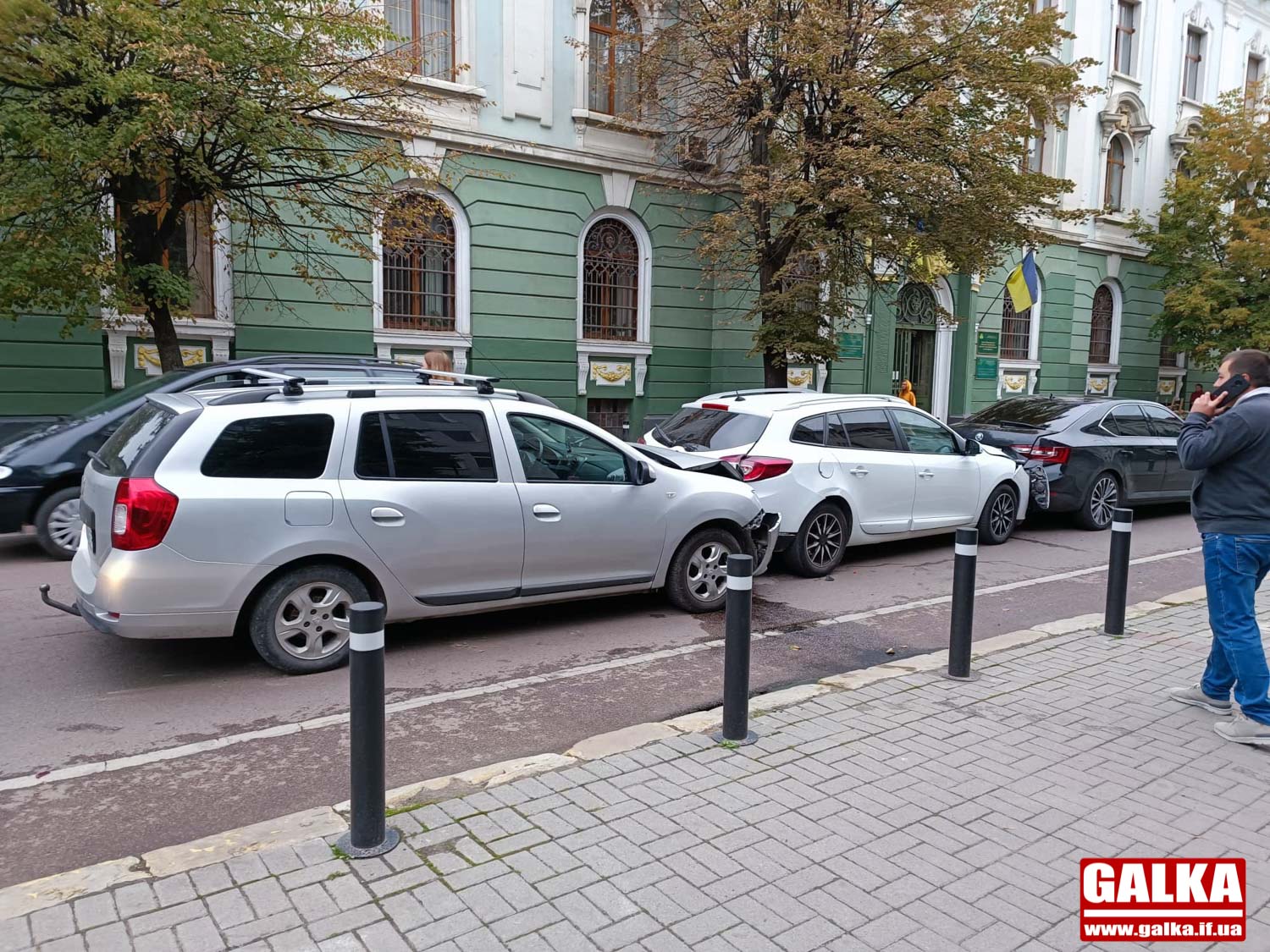 Масштабна ранкова ДТП: на Грушевського зіткнулися п’ять автомобілів (ФОТО)