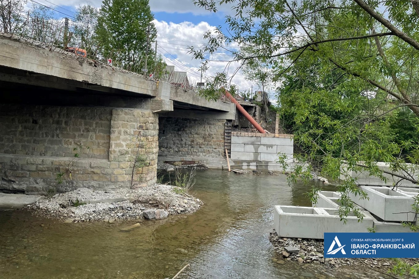 Чотири мости ремонтують на Прикарпатті (ФОТО)